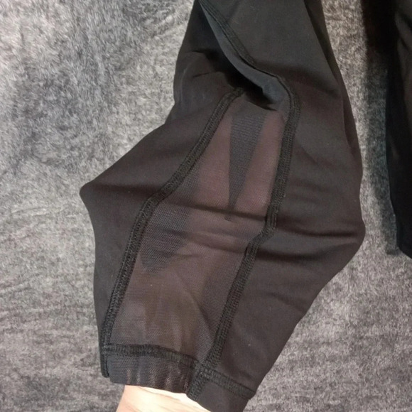 Lululemon train times 7/8 leggings size10 women(flawed) - Picture 4 of 8